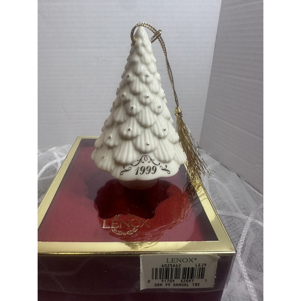 Lenox Annual 1999 Christmas Tree Classic Ornament Gold Accents Vintage